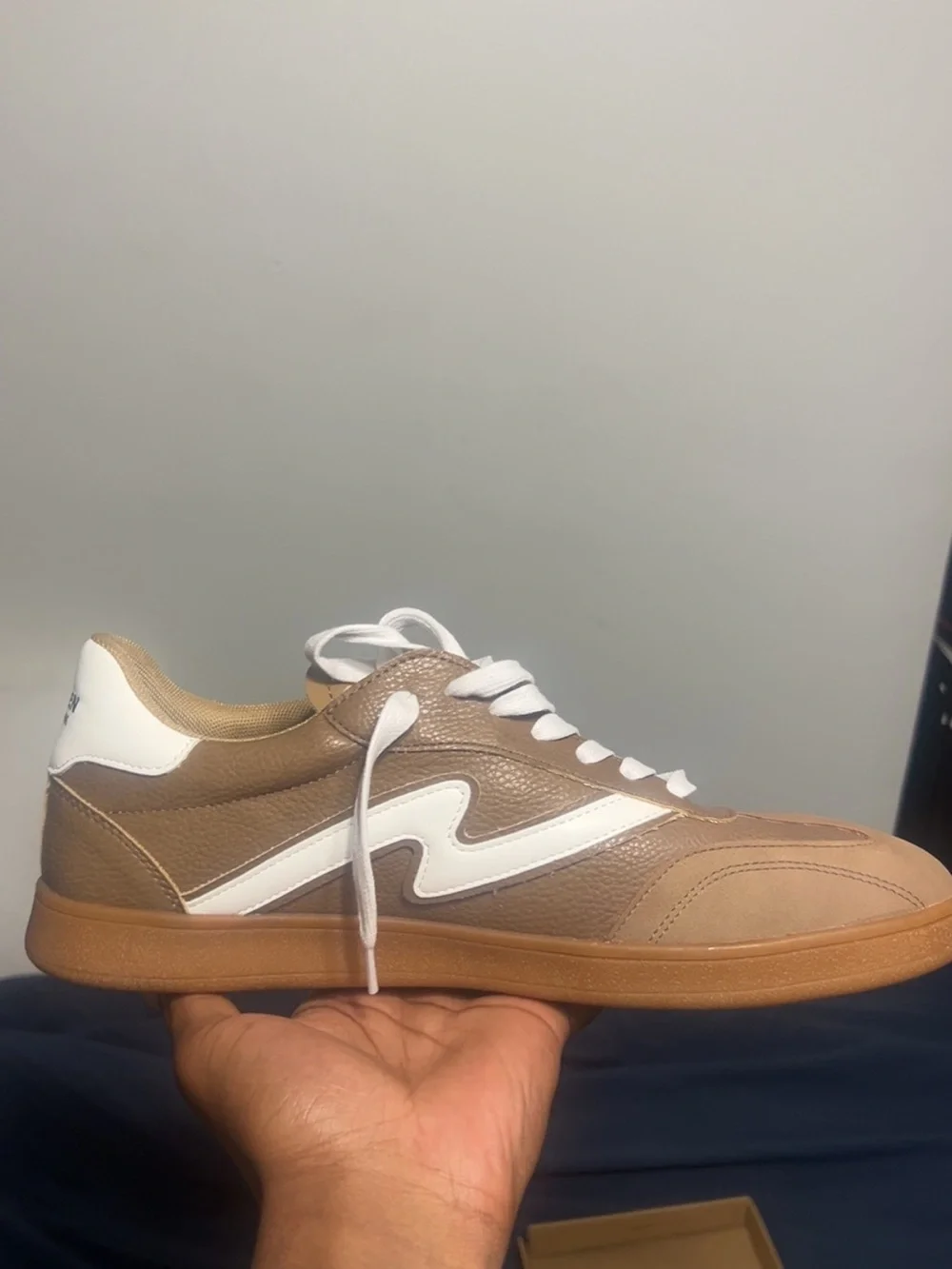 Steve Madden Men's Tan and White Low-Top Sneaker